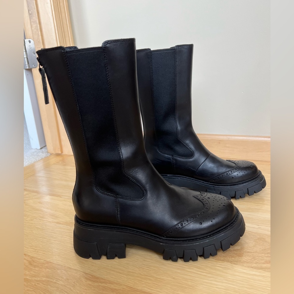 Ash boots